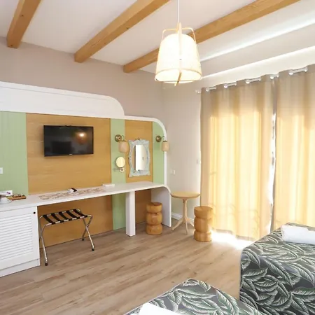 Dolphin Park Otel 3*