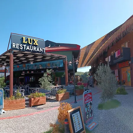 Otel Dolphin Park 3*