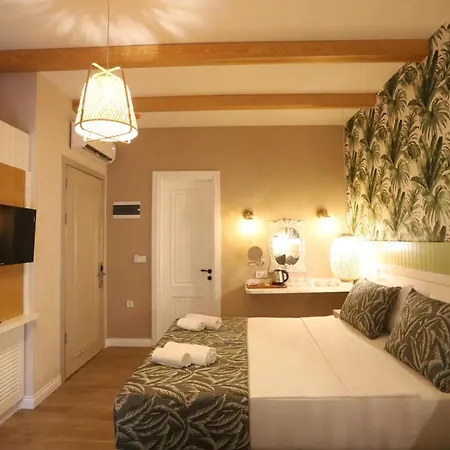 Dolphin Park 3*