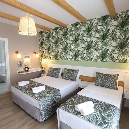 Dolphin Park Hotel 3*